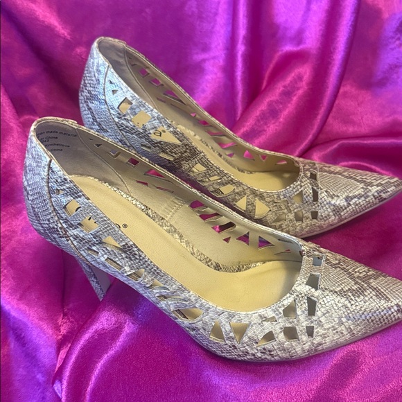 Diba  size 9.5 like new Women's Snakeskin High Heels - Gray/brown - Picture 4 of 4